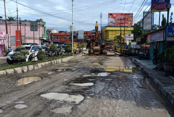 Mempertahankan Kerusakan Jalanan Kota Ujungbatu