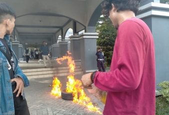 Uang Kuliah Tidak Transparan, Mahasiswa UIN Suska Demo