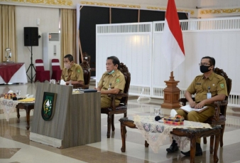 Sekda Riau Yan Prana Hadiri Rakor Pengentasan Kemiskinan