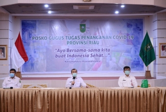 Gubernur Riau Terima Suplemen Herbal untuk Tim Medis