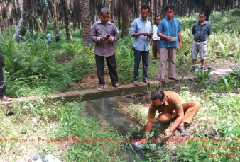 DLH Pelalawan Ambil Sample Air Sungai Kerumutan, Uji Lab 10 Hari