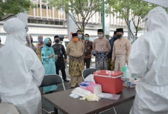 Swab Massal di Kantor Gubernur Riau Kumpulkan 1.605 Sampel