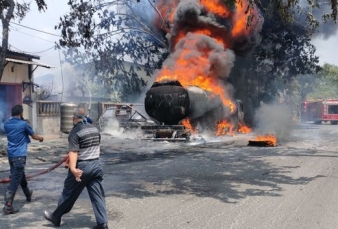 Penyelewengan BBM Picu Truk Tangki Terbakar