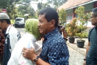 KPK Tahan Eks Bupati Bogor Rachmat Yasin