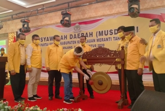 Syamsuar Minta Golkar Entaskan Kemiskinan di Meranti