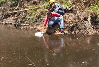 Sungai di Sorek Berubah Jadi Hitam, Limbah Perusahaan?