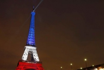 Dua Perempuan Ditikam Dekat Menara Eiffel