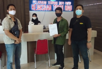 Kejanggalan Ijazah Cabup Rohil Asri Auzar dan Afrizal Sintong Dilaporkan