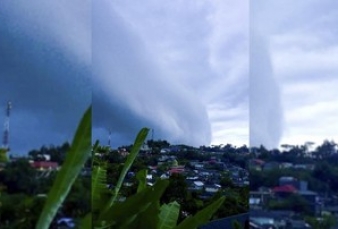 Awan Cumulonimbus Bak Tsunami di Ambon Tunda Pesawat Terbang