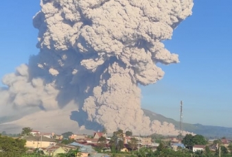 Erupsi Lagi, Gunung Sinabung Luncurkan Awan Panas Sejauh 4500 Meter