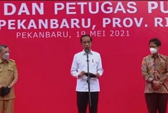 Jokowi Perintahkan Menkes Distribusikan Vaksin Lebih Banyak ke Riau