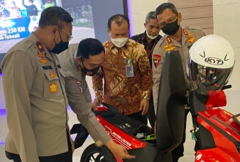 Ramah Lingkungan, Kapolda Babel Ajak Anggota Pakai Motor Listrik