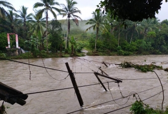 Banjir Hantam Satu Jembatan Penghubung Rusak Berat  di Buru