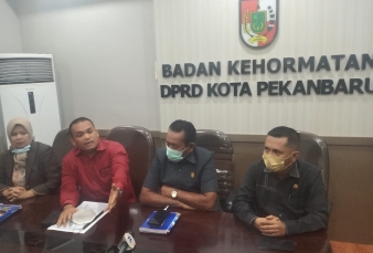 Pencopotan Hamdani dari Ketua DPRD Pekanbaru Tanpa Rekomendasi Tim Ahli