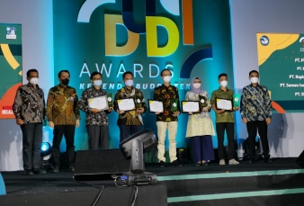 Konsisten Bangun Kemitraan, PLN Raih DUDI Awards 2021 dari Kemendikbud