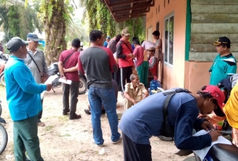 Petani Kopsa Makmur Bantu Diskop Kampar Mendata Anggota