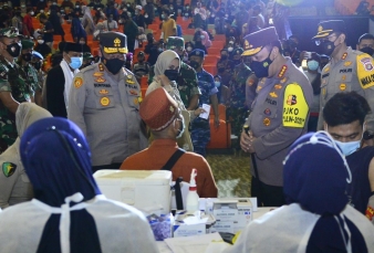 Kapolri Tekankan Vaksinasi Hingga Waspadai Pintu Masuk Negara 