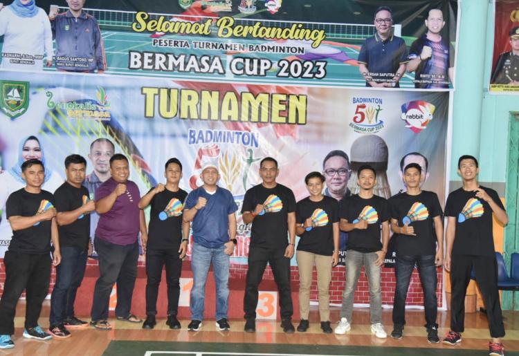 Resmi, Turnamen Badminton 