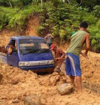 Andai Dipilih, Ketimbang Perbaikan Jalan Elok Bereskan Dulu Harga TBS Sawit