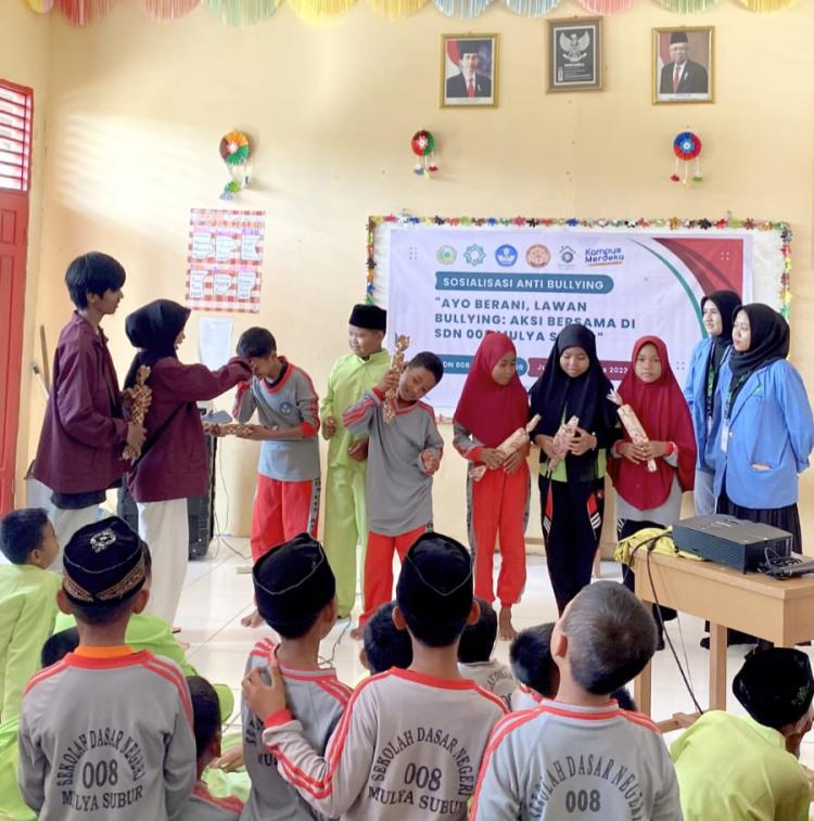 KKN UMRI Sosialisasi Anti Bullying di SDN 008 Mulya Subur