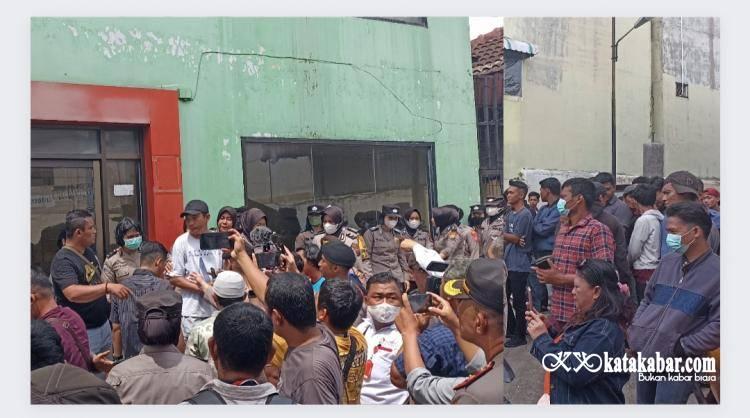 Eksekusi SPBU Simpang Limun Ricuh, Juru Sita PN Medan Terkena Lemparan Kotoran Manusia