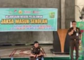 Program JMS, Kejari Pelalawan Suluh SMA 1 Pangkalan Kuras Tentang Hukum