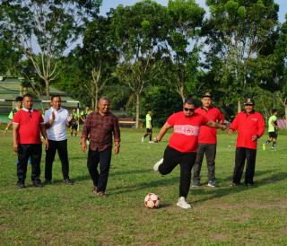 Tim RW 02 Juara Turnamen Sepak Bola Desa Bathin Betuah Cup 2 2023