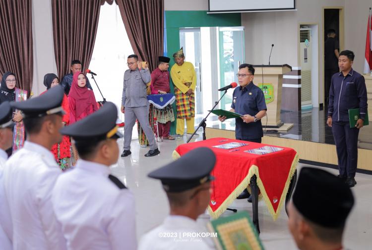 Plt Bupati Meranti Lantik Lima Penjabat Kepala Desa