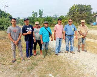 Program CSR, PT Darmali Jaya Lestari Perbaiki Jalan Poros di Desa Air Kulim