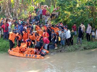 Jasad Bagas Kembaran Bagus Putra Suharto Yang Tenggelam Diwaduk Tanjung Muda Berhasil Ditemukan