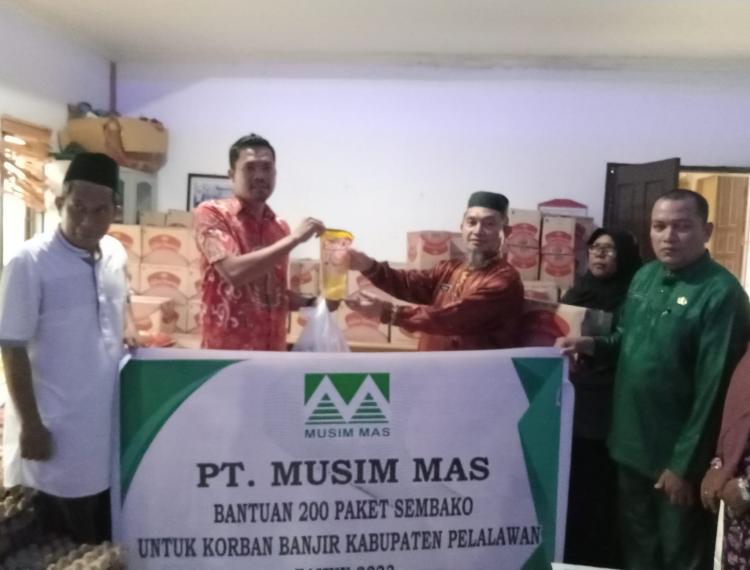 Cepat Tanggap, Perusahaan Sawit Salurkan Paket Sembako ke Warga Korban Banjir