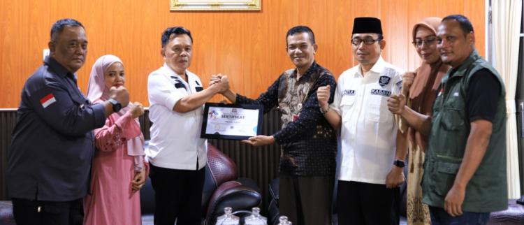 DPW GN-PK Riau Beri Penghargaan Pada Plt Bupati Kepulauan Meranti