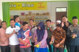 Emak-emak Petani di Inhu Kini Punya Gerai Oleh-oleh Berkat Bimbingan WEI dan Unilever