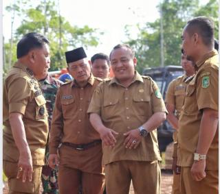 H Asmar Tinjau Pembangunan Jalan Poros Sungai Niur dan Lokasi TPA Sampah