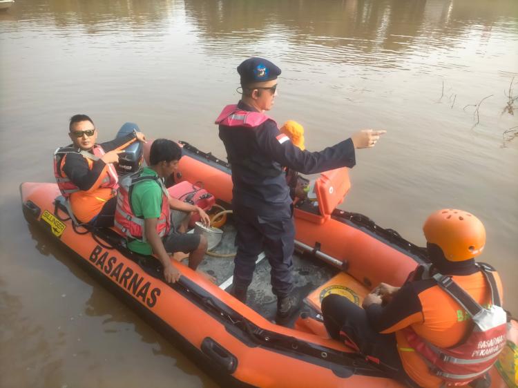 Bocah 12 Tahun Tenggelam saat Berenang di Sungai Siak