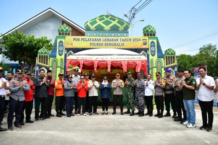 Tinjau Posko, Ini Pesan Bupati Bengkalis ke Pemudik Lebaran