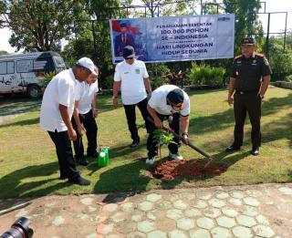 Tanam Pohon, Sekda Rohul Hadiri Peringati Hari Lingkungan Hidup Sedunia 2024