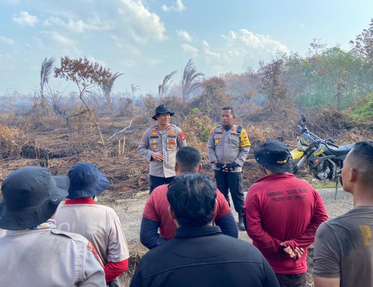 Kolaborasi, Polres Kepulauan Meranti dan Tim Ditreskrimsus Polda Riau Tangani Karhutla