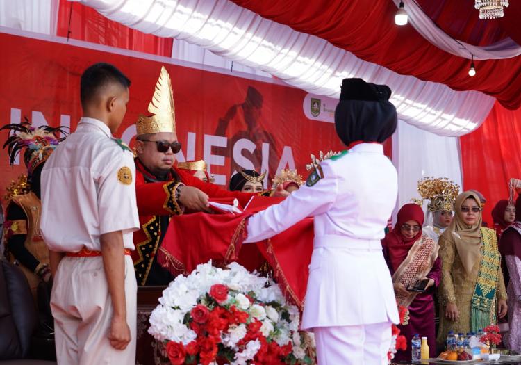 Tertib dan Khidmat Upacara Pengibaran Bendera HUT Kemerdekaan RI ke 79 di Mandau