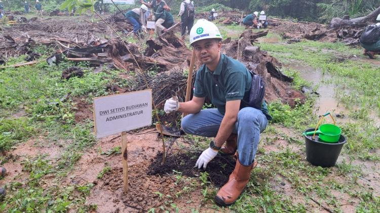 PT EDI Tanam Seribu Pohon Hijaukan Sempadan Sungai