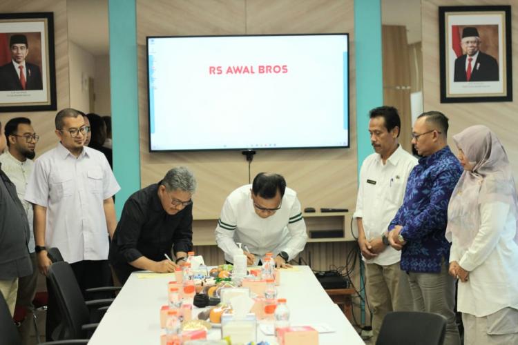 Plt Bupati Teken MoU dengan RS Awal Bros Pekanbaru Tingkatkan Kesehatan Masyarakat Kepulauan Meranti