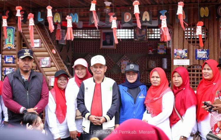 Kadis Porapar dan Anggota Dewan Kepulaun Meranti Buka Lomba Sampan Layar Desa Bandul