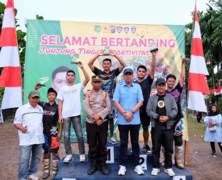 Kejuaraan Grasstrack Bersama Om Asmar Resmi Ditutup Dispora Kepulauan Meranti