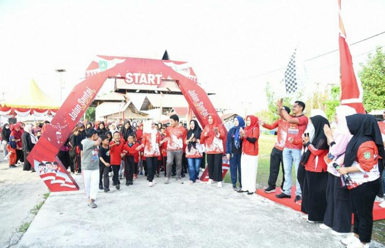 Puncak HUT ke 79 RI, Kelurahan Rimba Sekampung Gelar Jalan Santai dan Senam Sehat