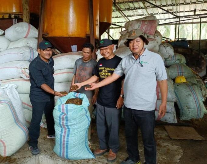 Petani Sawit di Bangka Barat Sumringah Saat Pabrik PT BTS Hadir