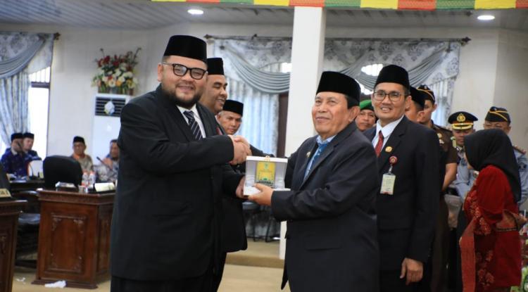 Bupati Rohul Ucapkan Selamat Pada 45 Anggota DPRD Rohul Masa Jabatan 2024-2029 Dilantik