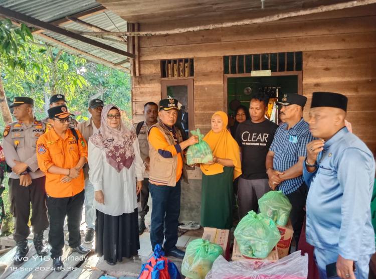 H Asmar Tinjau Rumah Warga Rusak Diterjang Angin Puting Beliung di Desa Alai