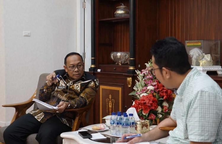 Mahasiswa Jepang dengan Pj Gubri Cerita Potensi Hilirisasi Kelapa Sawit di Riau