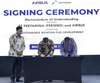 Kolaborasi dengan Airbus, Pertamina Kembangkan Bahan Bakar Pesawat Berkelanjutan