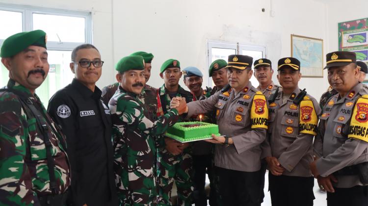 Sinergitas, Polres Kepulauan Meranti Beri Surprise Hut TNI ke 79 di Koramil dan Pos AL